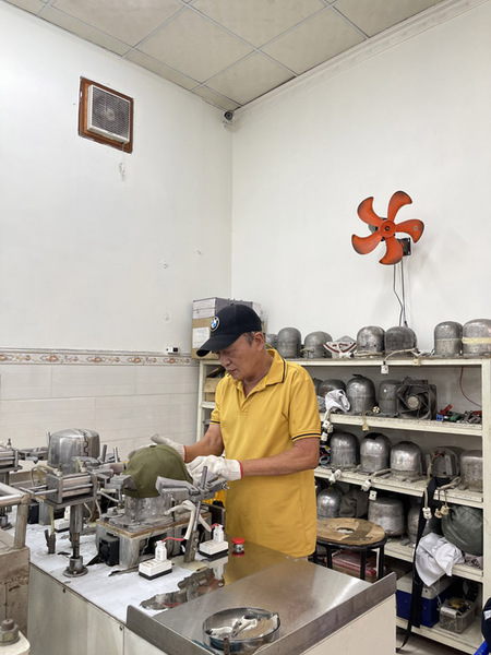 Ủi hơi nước - Gia Công Mũ Nón Bình Minh Việt - Công Ty TNHH Bình Minh Việt
