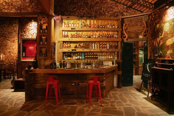 Tổ chức tiệc, cỗ, nhà hàng