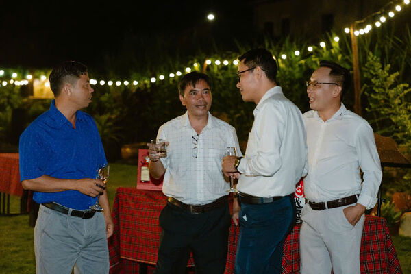 Tổ chức tiệc, cỗ, nhà hàng