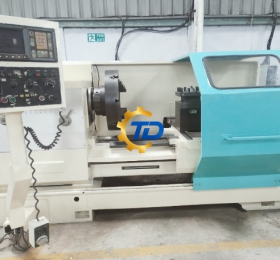 Máy tiện CNC