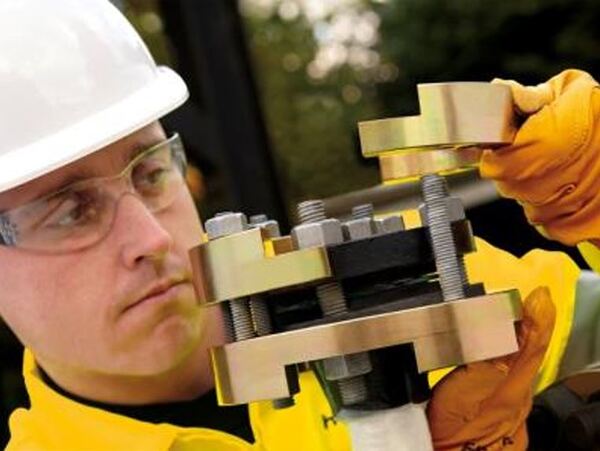 Thay bulong nóng - Thiết Bị Thủy Lực ENERPAC - Công Ty Cổ Phần Kỹ Thuật DAVITA