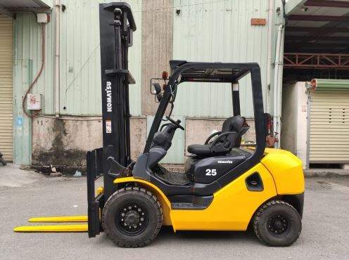 Xe nâng 2.5 tấn 4 mét Komatsu FD25T-17 - Xe Nâng Hàng HDVN Việt Nam - Công Ty Cổ Phần Công Nghiệp HDVN Việt Nam