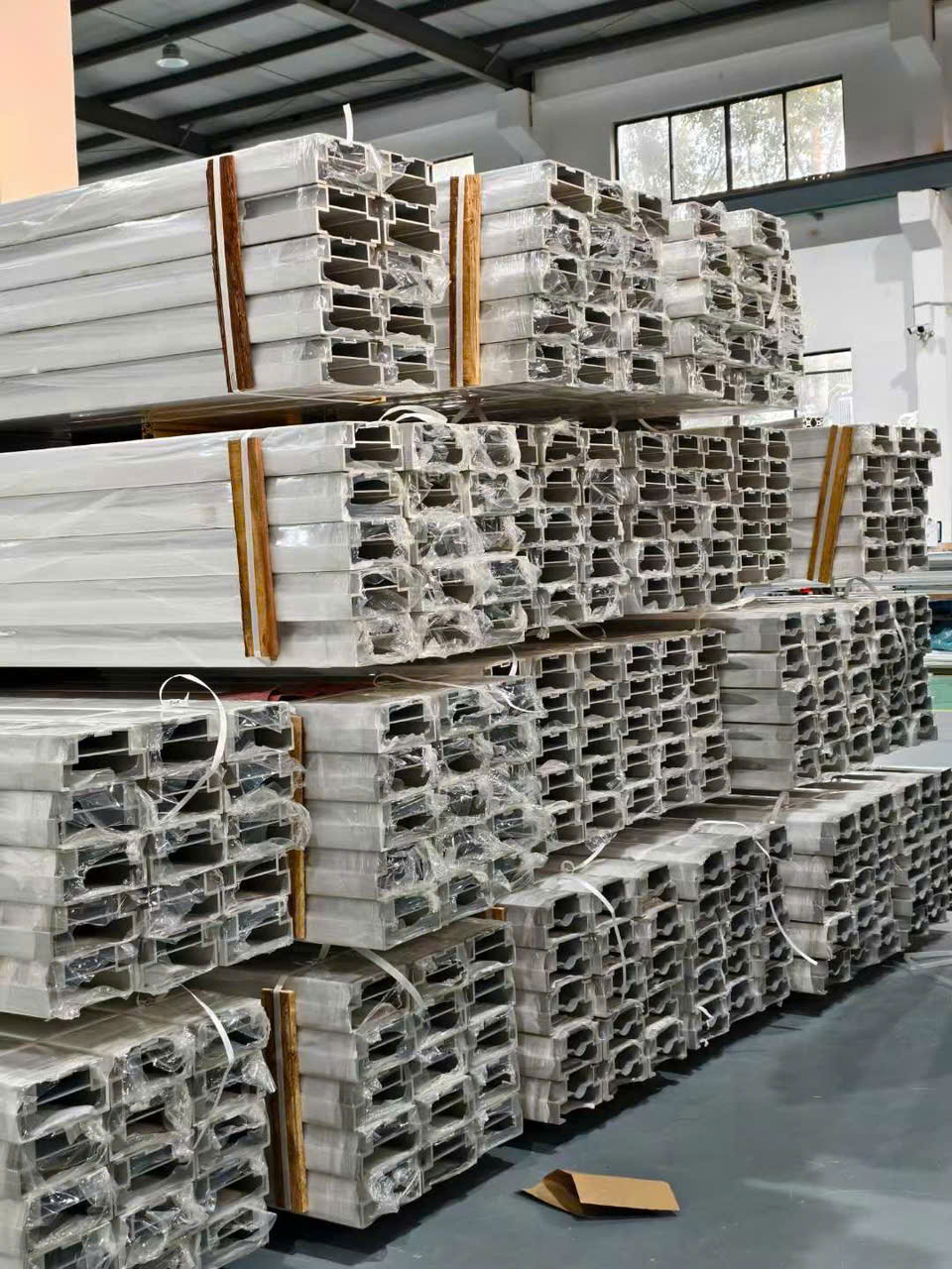 Nhôm định hình - Nhôm Định Hình Minjian Việt Nam - Công Ty TNHH Nhôm Minjian Việt Nam