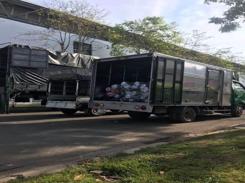 Đội xe vận chuyển hàng hóa Vạn Tường