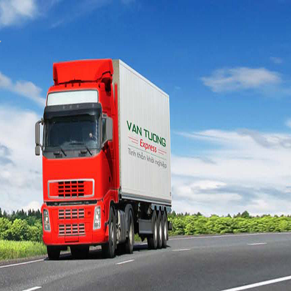 Đội xe vận chuyển hàng hóa Vạn Tường