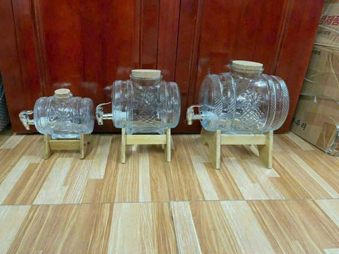 Bình đựng rượu có vòi rót