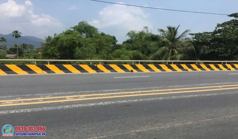 Thi công sơn vạch phản quang - Thi Công Sơn Epoxy Thành Phát - Công Ty TNHH Kinh Doanh & Phát Triển Xây Dựng Thành Phát