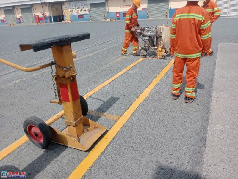 Thi công sơn vạch kẻ đường giao thông - Thi Công Sơn Epoxy Thành Phát - Công Ty TNHH Kinh Doanh & Phát Triển Xây Dựng Thành Phát
