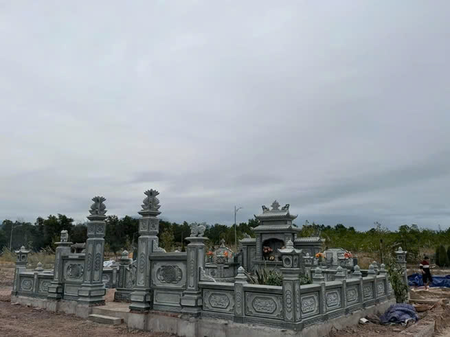 Khu lăng mộ đá - Đá Mỹ Nghệ Hoa Lư