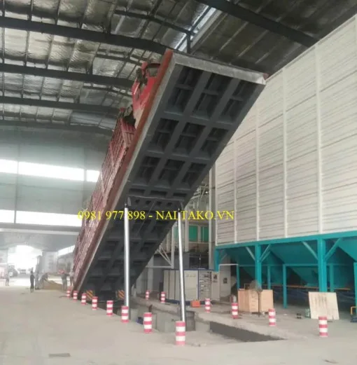 Bàn nâng nhập liệu