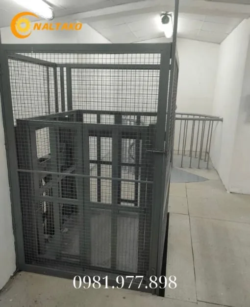 Thang nâng hàng thủy lực