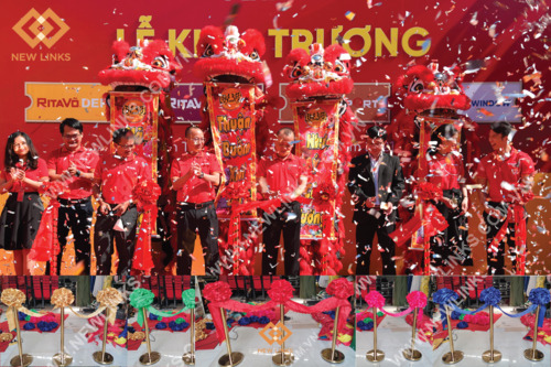 Nghi thức lễ cắt băng trụ inox - New Links Media - Công Ty TNHH Truyền Thông New Links