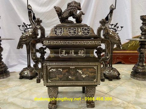 Đỉnh đồng vuông khảm vàng bạc - Mỹ Nghệ Phúc Thành - Công Ty TNHH Sản Xuất Và Thương Mại Mỹ Nghệ Phúc Thành