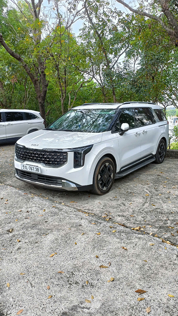 Cho thuê xe KIA Carnival