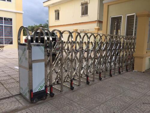 Cổng xếp inox 201