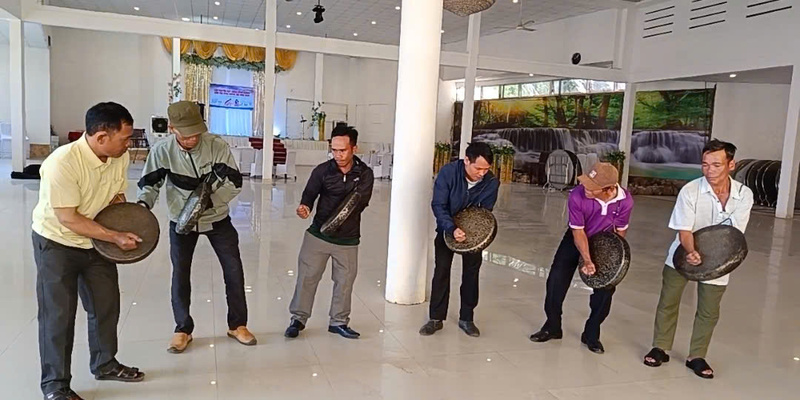 Nhạc cụ cồng chiêng của đồng bảo dân tộc thiểu số - Đúc Đồng Phước Kiều - Công Ty TNHH MTV TM - DV Đồng Phước Kiều