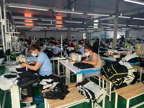 Phân xưởng sản xuất nhà máy thứ 2 - Quần áo Xuất Khẩu Dawning - Công Ty TNHH Thương Mại Dawning