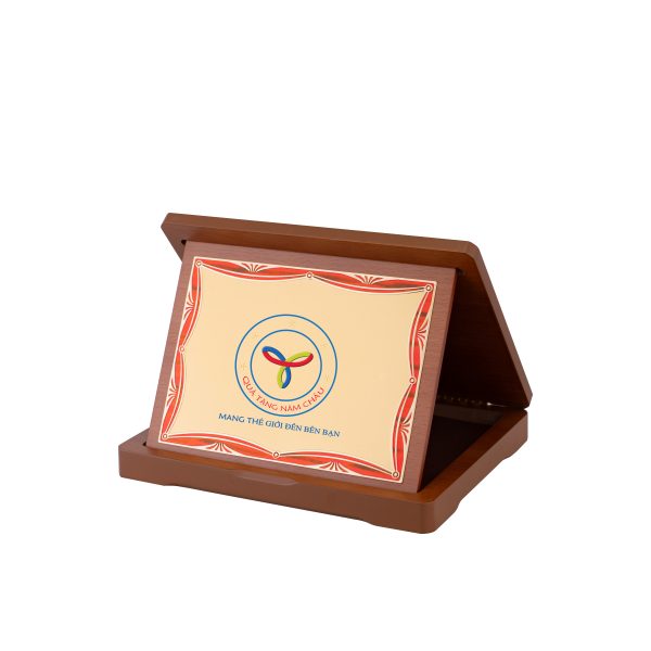 Bảng vinh danh gỗ Model: BTS-5004 - Quà Tặng Năm Châu - Công Ty Cổ Phần Đầu Tư Sao Việt Vĩnh Phúc