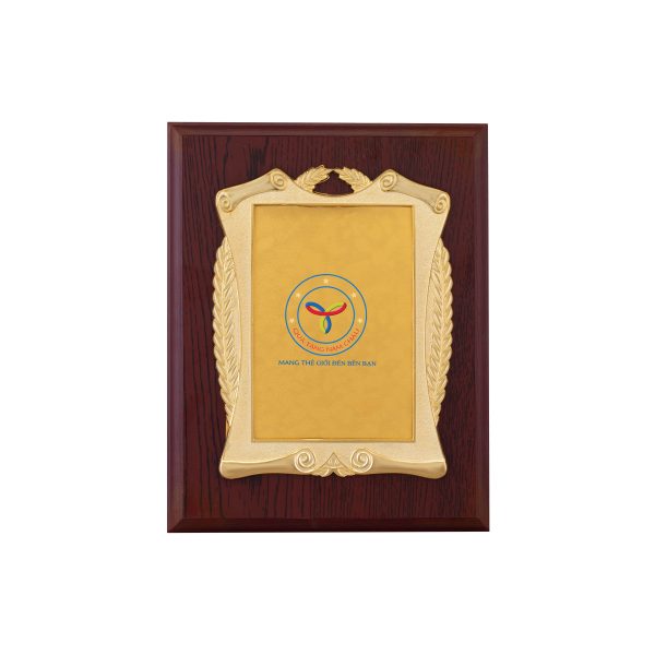 Bảng vinh danh gỗ Model: BTS-5009 - Quà Tặng Năm Châu - Công Ty Cổ Phần Đầu Tư Sao Việt Vĩnh Phúc
