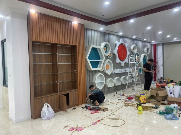 Thiết kế thi công nội thất Showroom