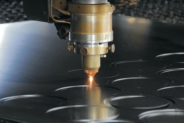Gia công cắt laser