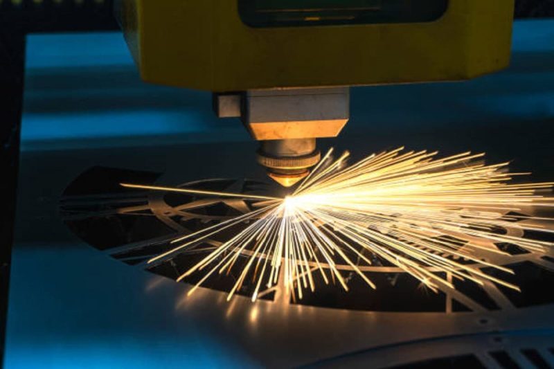 Gia công cắt laser