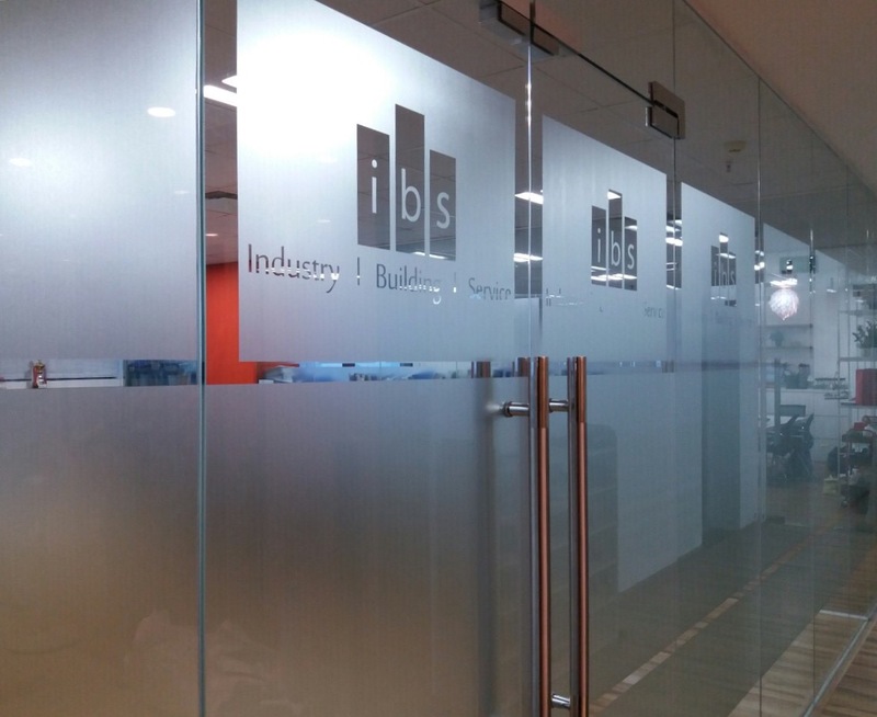 Dán kính mờ, dán Decal cửa kính