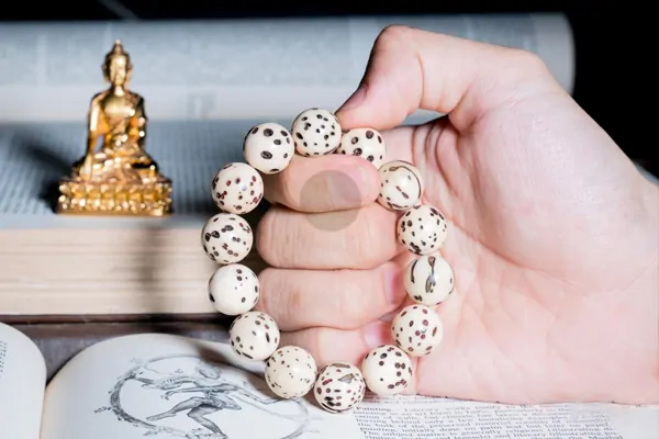 Vòng tay phong thủy - Cửa Hàng Ban Thần Tài - Chuyên Bàn Thờ Thần Tài - Thổ Địa
