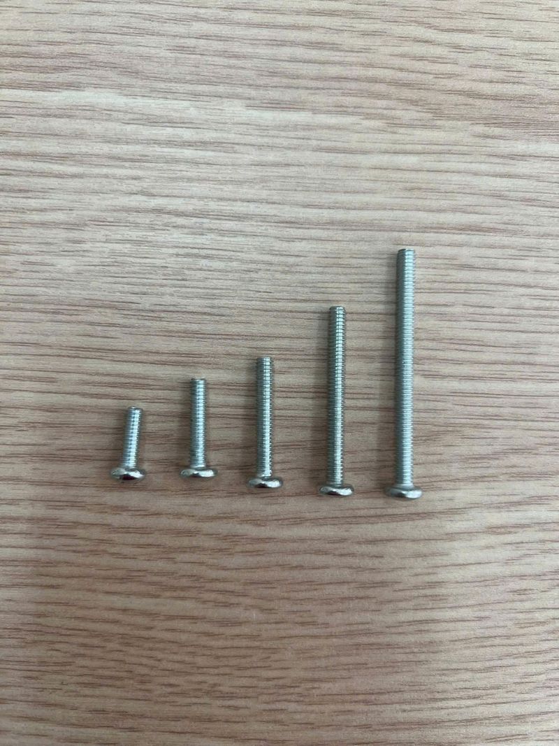 Ốc chữ thập đầu tròn mạ kẽm - Công Ty TNHH Công Nghiệp Việt Mới