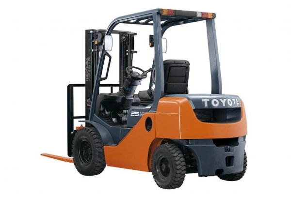 Xe nâng dầu - Cho Thuê Xe Nâng Phúc Minh - Công Ty TNHH Thương Mại Dịch Vụ Kỹ Thuật Xe Nâng Phúc Minh