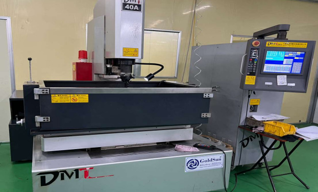 Máy CNC xung tia lửa điện tự động