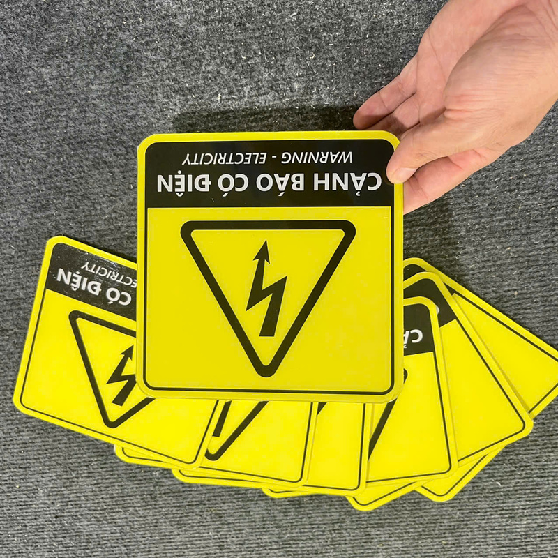 Bảng cảnh báo có điện bằng mica