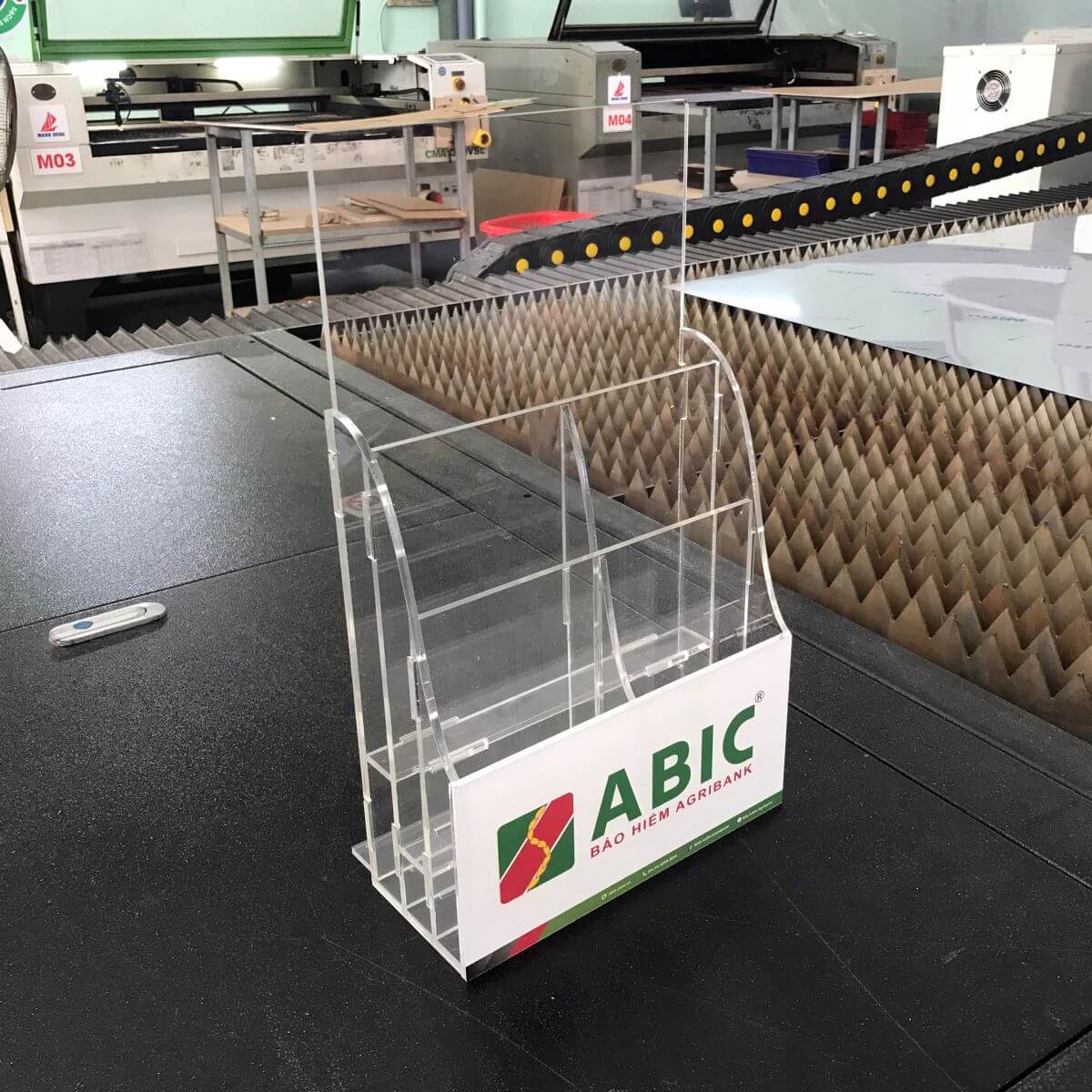 Kệ mica đựng tờ rơi
