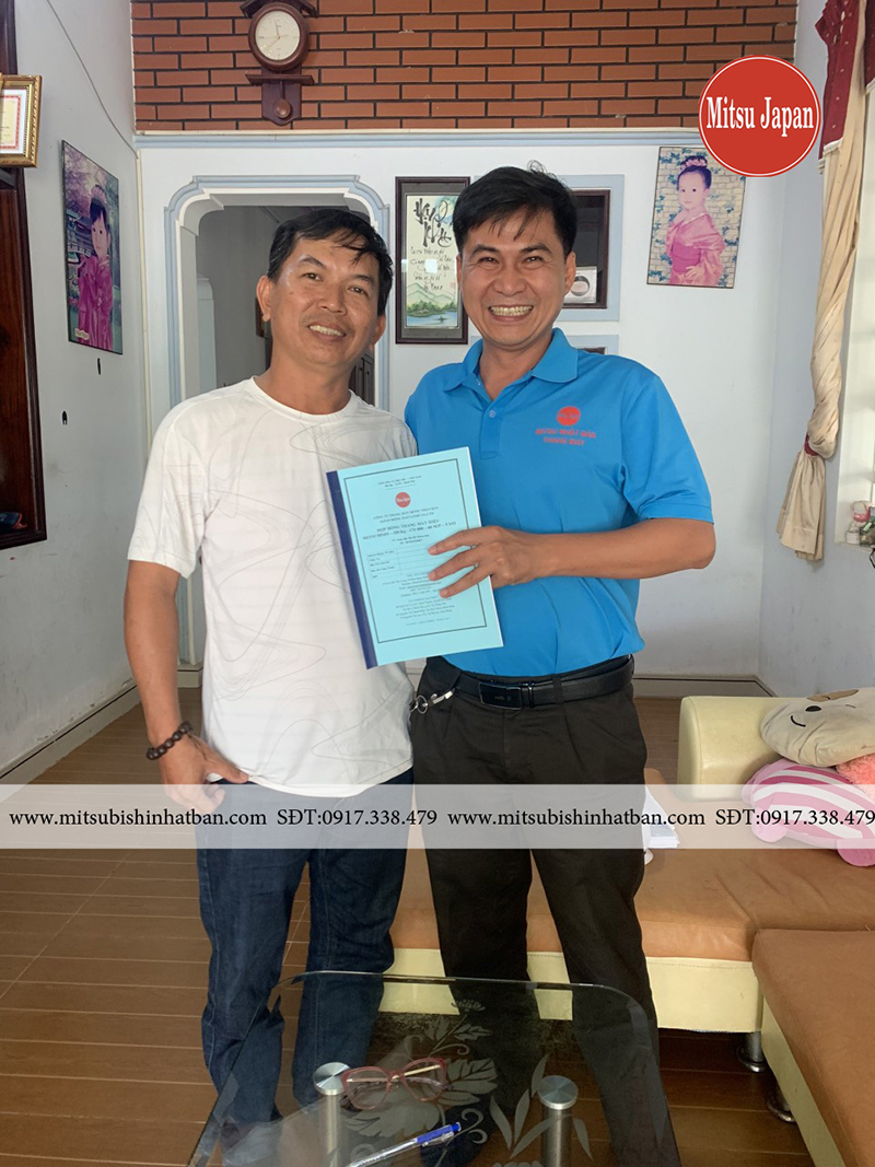 Hình ảnh ký hợp đồng với khách hàng - Thang Máy Mitsu Nhật Bản - Công Ty TNHH Thang Máy Mitsu Nhật Bản