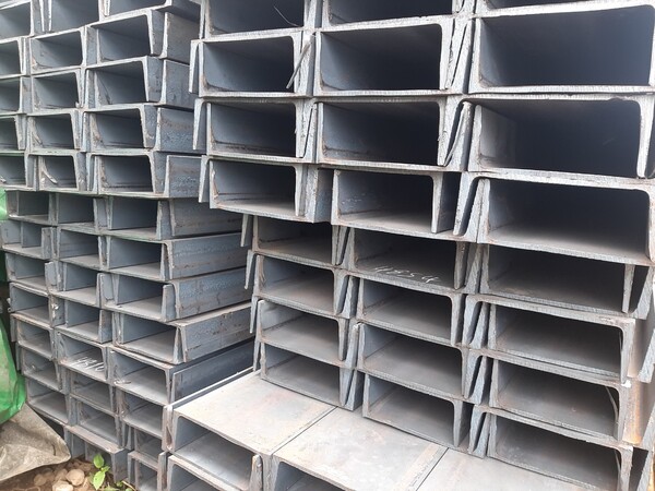 Thép U200 x 76 x 5.2 x 12000 (SS400)