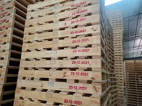 Pallet kê hàng trong kho - Phôi Gỗ Nhiệt Thuận Thịnh - Công Ty TNHH Nhiệt Thuận Thịnh