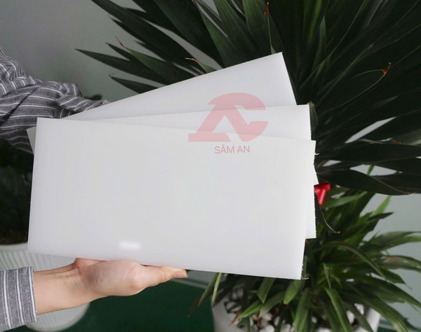 Tấm nhựa PP làm tấm lót bàn học