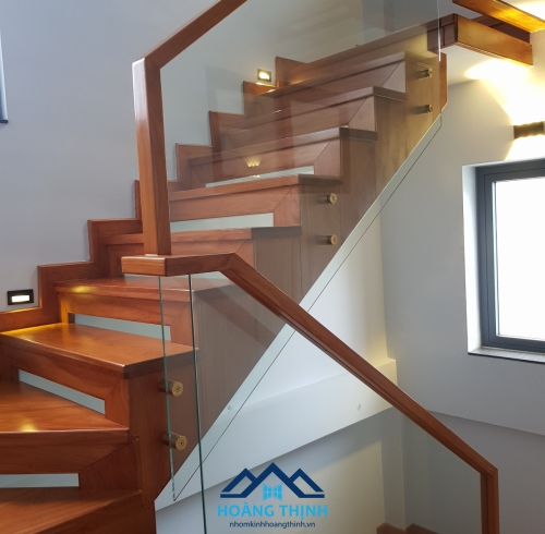Cầu thang kính - Hộ Kinh Doanh Cơ Sở Nhôm Kính Hoàng Thịnh