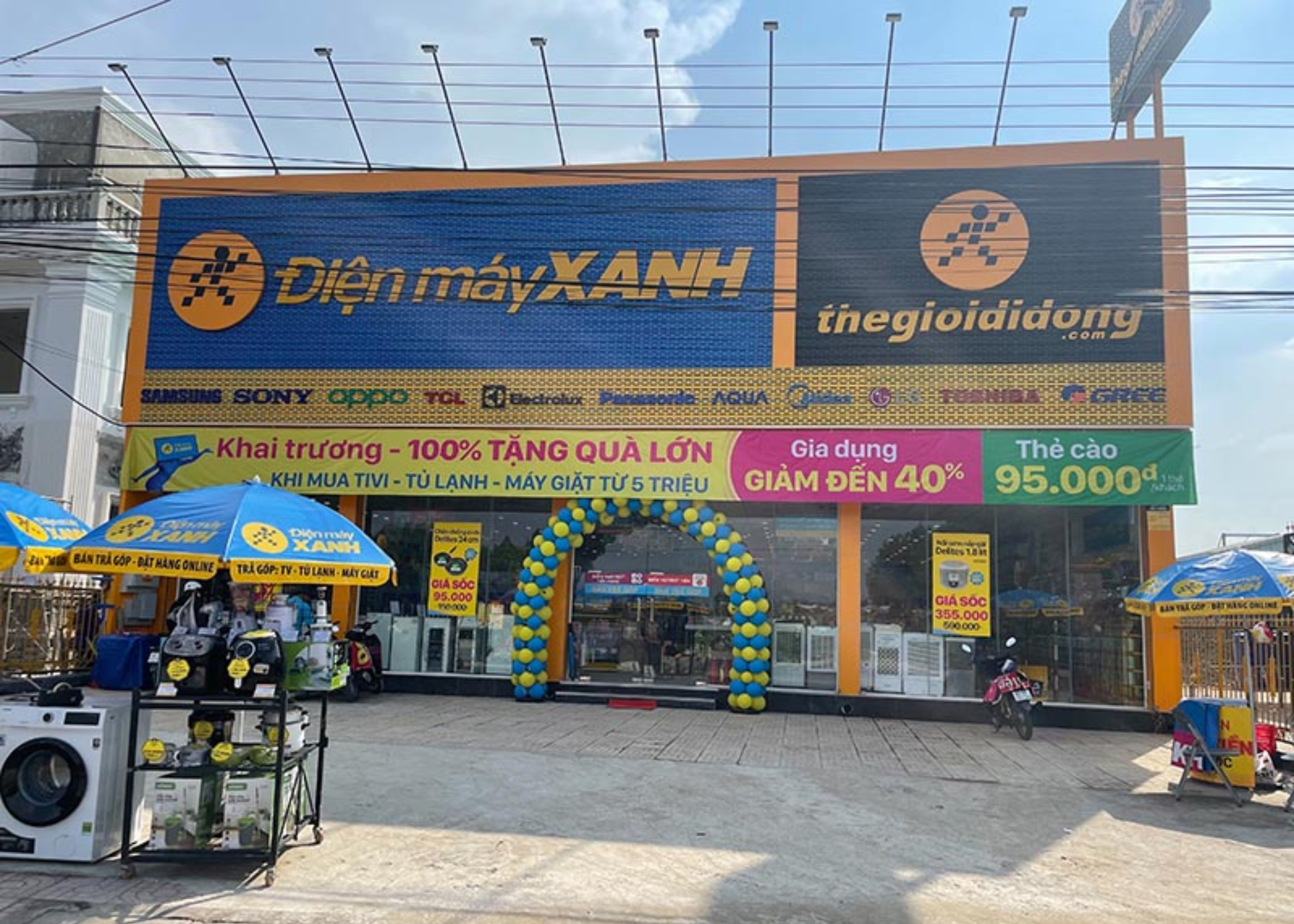 Lắp đặt kệ siêu thị tại Điện Máy Xanh Mộc Hóa Long An - Kệ Siêu Thị Minh Quân - Công Ty TNHH Đầu Tư Phát Triển Thương Mại Dịch Vụ Minh Quân