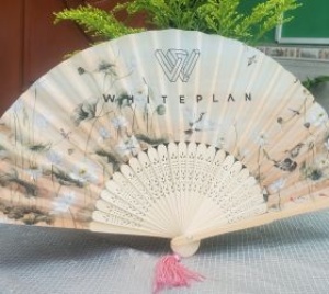 Quạt cầm tay - Công Ty TNHH In Ấn Quảng Cáo Và Quà Tặng Quân Anh