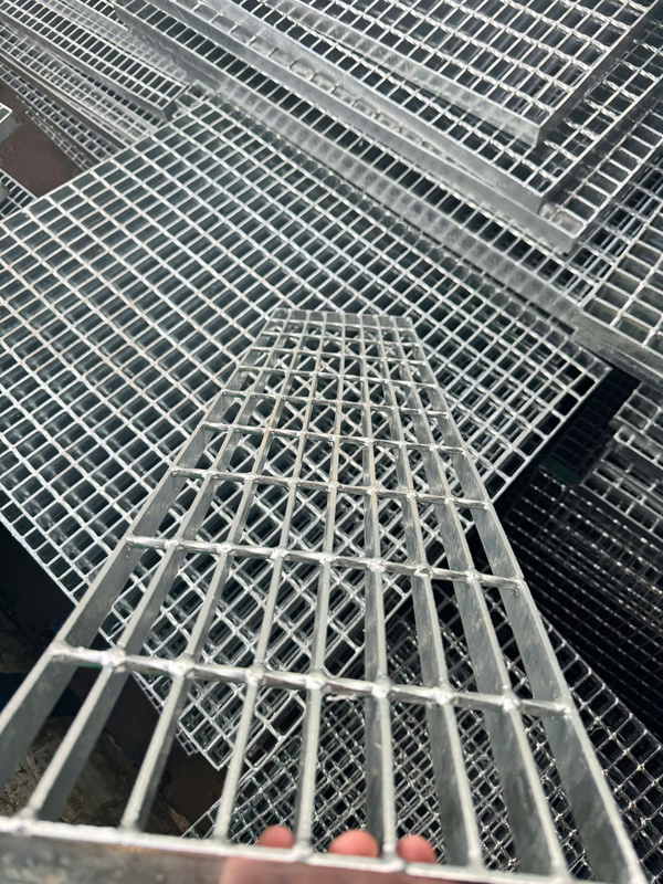 Tấm sàn Grating