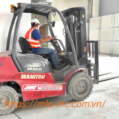 Cho thuê xe nâng hàng 3 tấn Manitou MI 30D - Cho Thuê Xe Nâng MLC - Công Ty TNHH MLC Rental