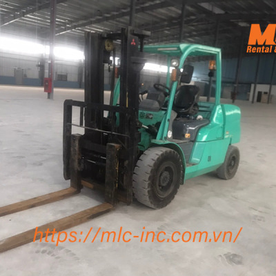 Cho thuê xe nâng hàng 3 tấn Mitsubishi FD30