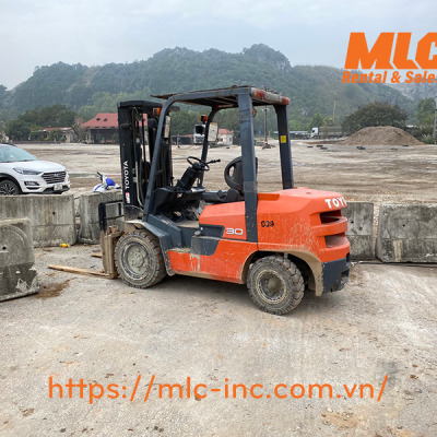 Cho thuê xe nâng hàng 3 tấn Toyota 52 8FD30 - Cho Thuê Xe Nâng MLC - Công Ty TNHH MLC Rental