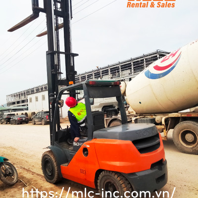 Cho thuê xe nâng hàng 5 tấn Toyota 8FD50N - Cho Thuê Xe Nâng MLC - Công Ty TNHH MLC Rental