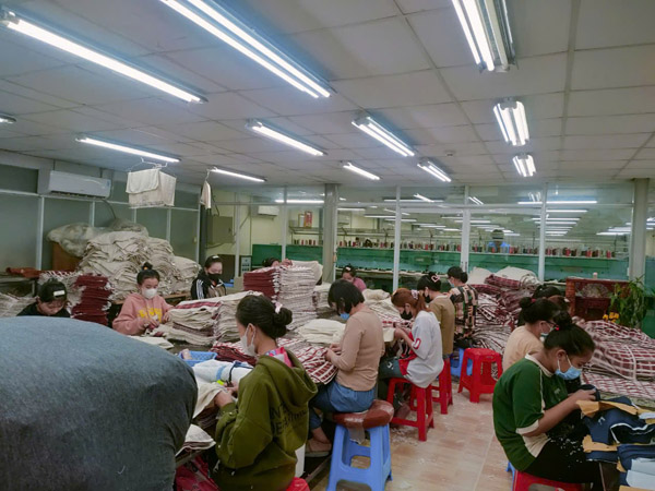 Hình ảnh sản xuất công ty Tài Ngân Phát - Thêu Vi Tính, Thêu Logo - Công Ty TNHH Tài Ngân Phát