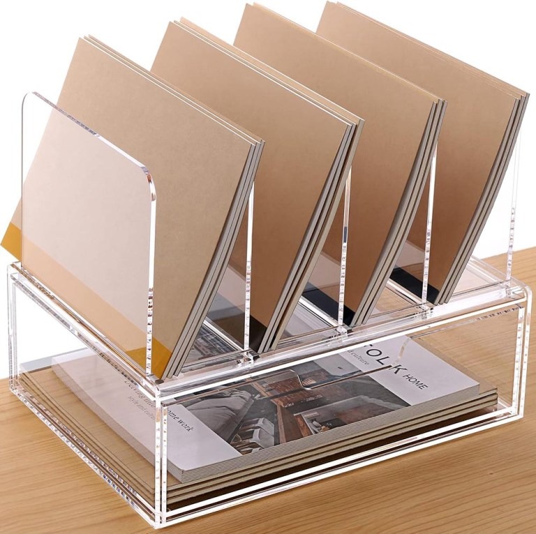 Tủ đựng đồ để bàn thẳng đứng Acrylic 4 ngăn - Gia Công MiCa Dòng Chảy Việt Nam - Công Ty TNHH Dòng Chảy Việt Nam