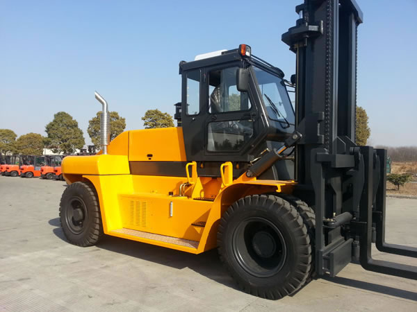 Xe nâng dầu 16 tấn - Xe Nâng Hàng Xing Yi - Công Ty TNHH Xing Yi
