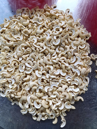 Hạt điều nhân trắng - Nông Sản Gia Vị TH - Công Ty TNHH Xuất Nhập Khẩu Gia Vị TH