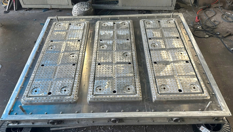 Khuôn nắp thùng mút xốp cá thu 1m2